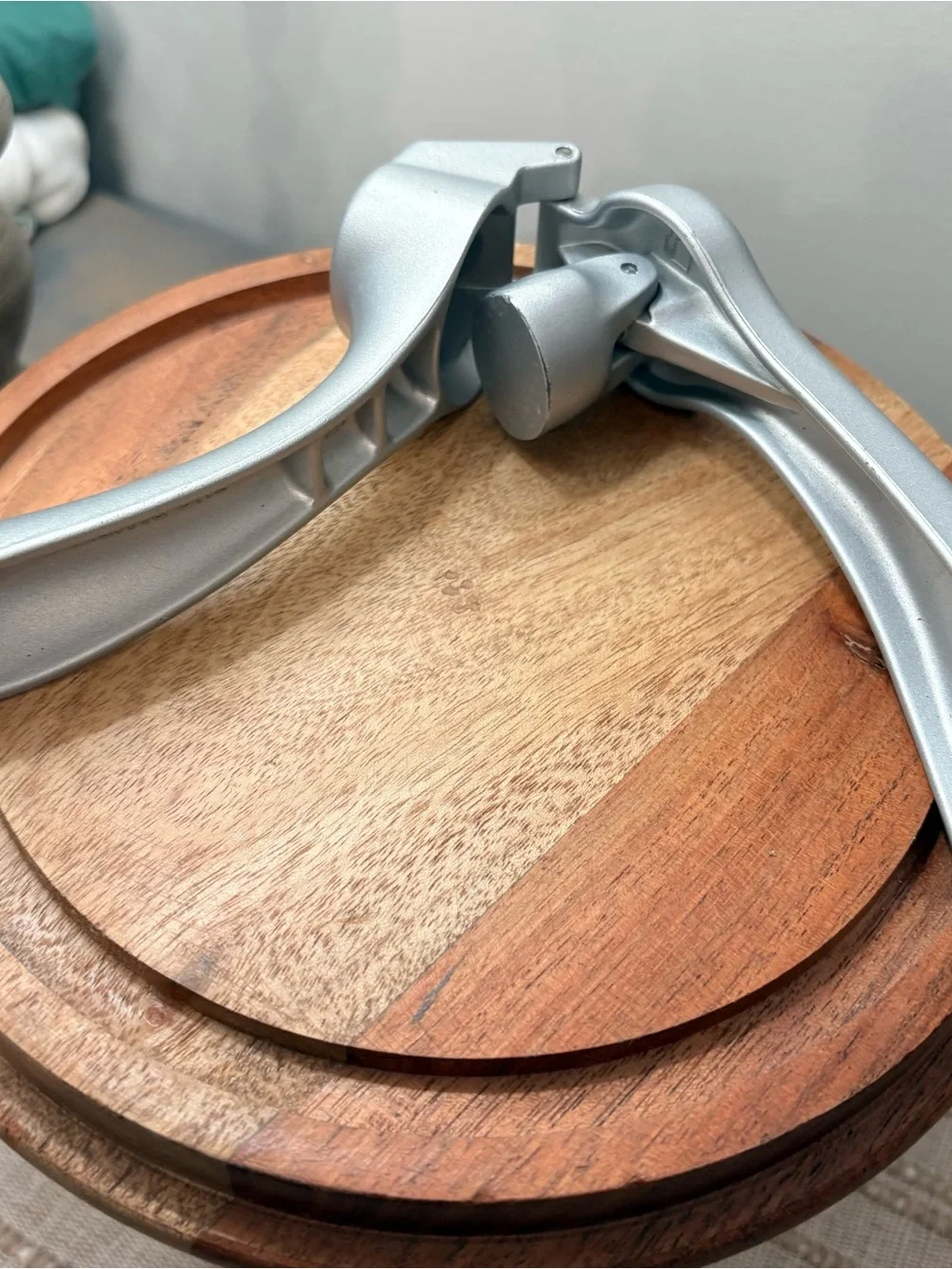 Pampered Chef Garlic Press, Cast Aluminum, Gray, 6
